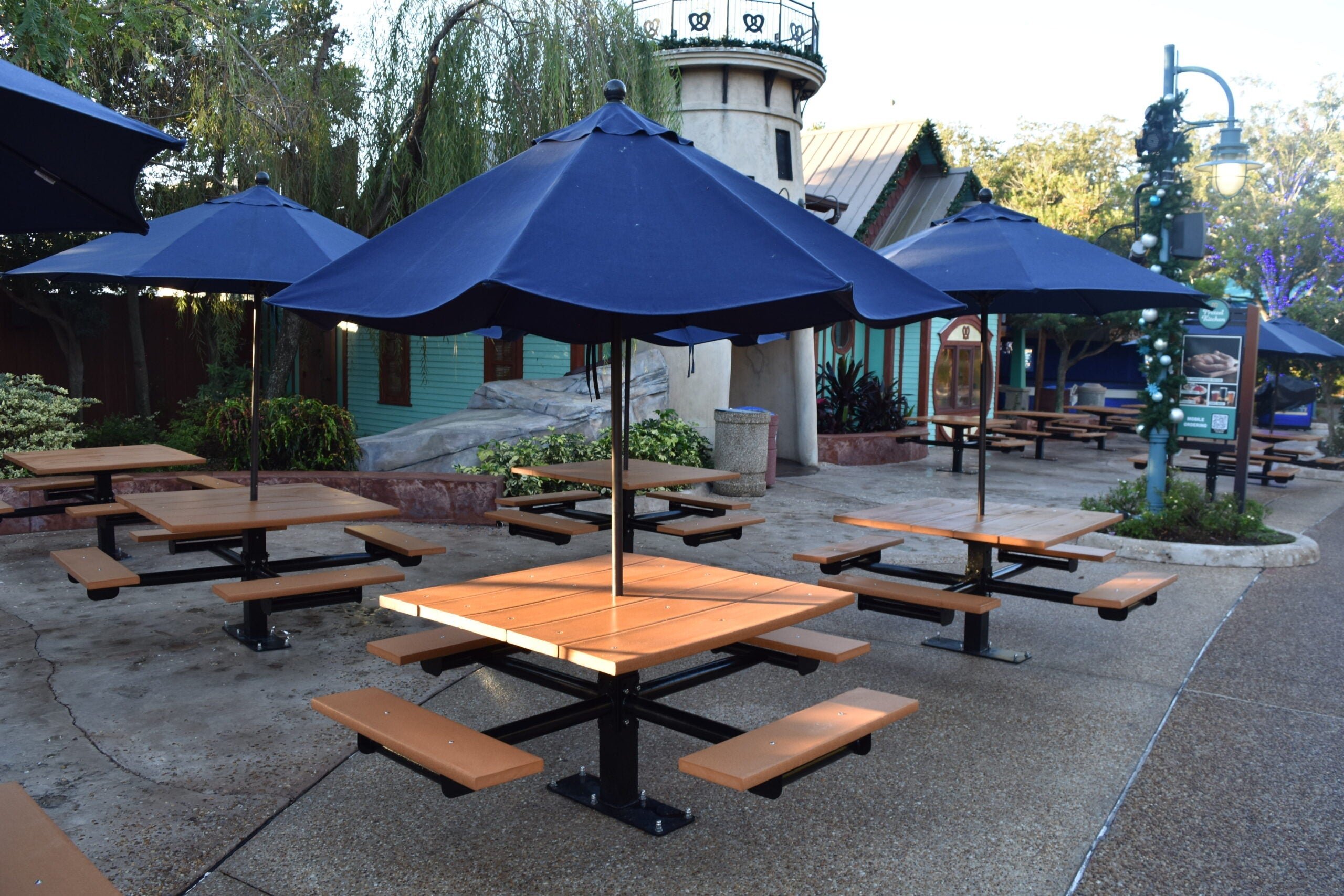 aluminum patio furniture with umbrella 8 Pieces Rectangle Wood & Aluminum Outdoor Patio Dining Set with Central Pillar Umbrella